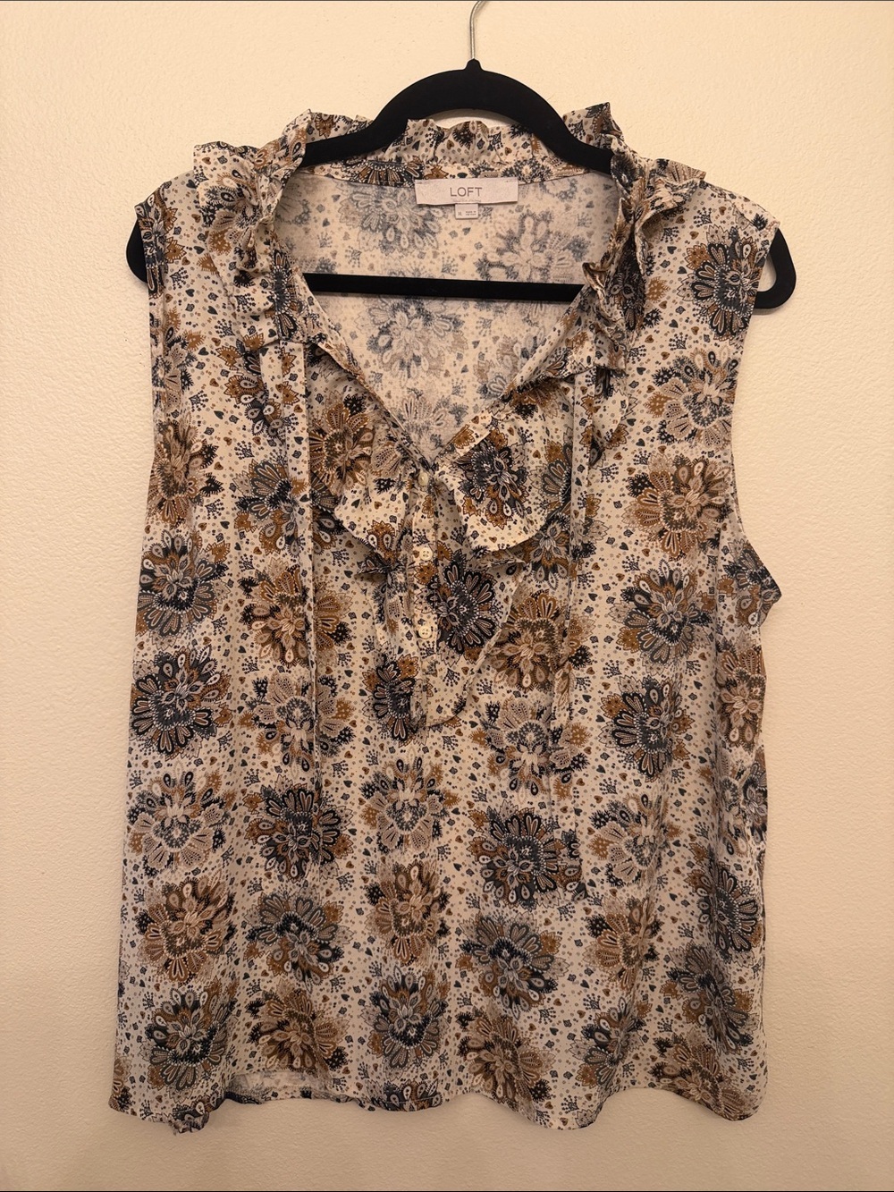 LOFT Sleeveless Floral Ruffle Neck Blouse in Cream, Brown and Black XL